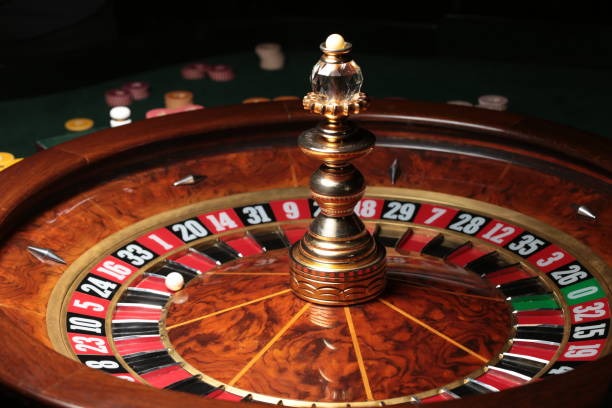 fptoto mobile app interface showing live-dealer tables and sports betting options